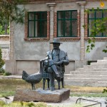 TThe monument of the founder of the park Askaniya Nova Falz-Fein