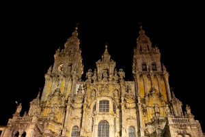 Santiago de Compostela am Nacht. Iryna Mathes Reise Fotografie