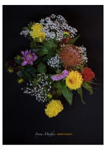 Naturmort. Herbstfarben. Stillleben mit Blumen