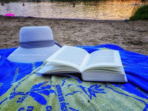 Sommer 2020, Baggersee. Mit Handy und Unterwasserkamera fotografieren