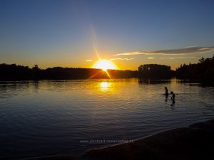 Sommer 2020, Baggersee. Mit Handy und Unterwasserkamera fotografieren