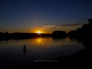 Sommer 2020, Baggersee. Mit Handy und Unterwasserkamera fotografieren
