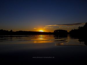 Sommer 2020, Baggersee. Mit Handy und Unterwasserkamera fotografieren