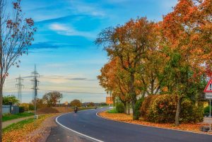 Herbst im Dorf. Deutschland. Natur, Jahreszeiten und Landschaft Fotografie
