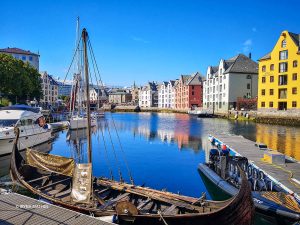 Norwegen, Sommerreise. Städte und Landschaften der Natur