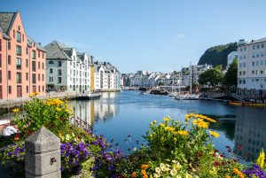 Norwegen, Sommerreise. Städte und Landschaften der Natur