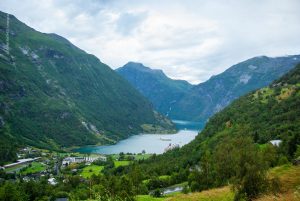 Geiranger Fjord. Norwegen, Sommerreise. Städte und Landschaften