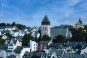 Ålesund, Norwegen, Sommerreise. Städte und Landschaften der Natur