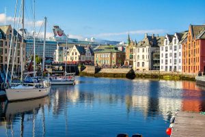 Ålesund, Norwegen, Sommerreise. Städte und Landschaften der Natur