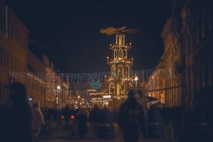 Lichter des Weihnachtsmarktes bei Nacht. Speyer 2024