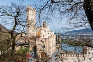 Schloss Stolzenfels im Frühling, Deutschland © photoArt Iryna Mathes