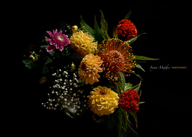 Naturmort. Herbstfarben. Stillleben mit Blumen