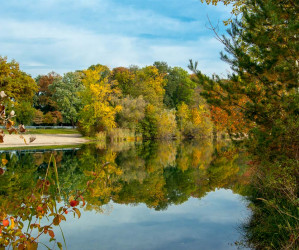 Baggersee Linkenheim an einem Herbsttag. Deutschland, Europa Landschaft