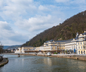 Bad Ems, Deutschland. Blick auf das barocke Badeschloss © photoArt Iryna Mathes